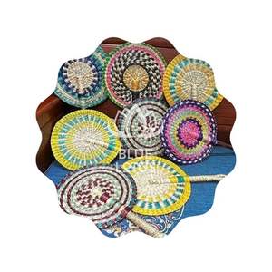 Abanico de Mano de Pasto Marino Hecho a Mano - Product Image 1