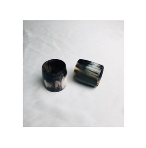 Porte-serviettes unique en corne de buffle naturelle polie à 100%, à prix attractif, taille personnalisable pour les mariages, porte-serviettes en corne de table - Product Image 1