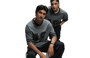 T-shirt en coton biologique unisexe de 220 grammes, coupe large, streetwear de luxe à épaulettes, impression personnalisée, lettre vintage pour hommes - Product Image 5