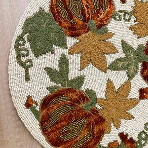 Mantel Individual con cuentas, cargador redondo hecho a mano para comedor de lujo y decoración de vacaciones, pieza única hecha a mano con cuentas, mantel, inauguración de la casa - Product Image 3