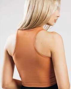 Camiseta sin mangas recortada para mujer Tela de punto acanalado Ajuste de moda Marca personalizada OEM - Product Image 4