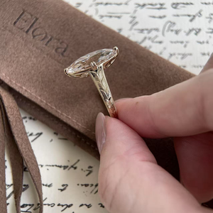 Bague Harper-Champagne avec diamant ovale de laboratoire de type Old Mine - Product Image 6