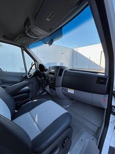 Camion de café mobile Dodge Sprinter 2500 de 2008, 4k km, kilométrage original - Product Image 5
