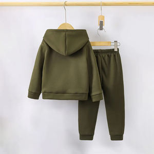 ชุดวอร์มสำหรับเด็กผู้ชายชุดเล่นกีฬาผ้าโพลีเอสเตอร์/ ผ้าฝ้ายมีฮู้ดระบายอากาศได้ดีดีไซน์แบบ OEM - Product Image 2