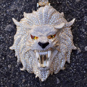 Totalmente Iced Out Hip Hop Joyería fina Colgantes y dijes de animales Forma de cara de León Cruz Colgante de diamante de oro rosa para hombres Mujeres - Product Image 5