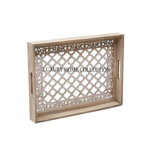 Plateaux de service en bois au design élégant et compact, parfaits pour servir des collations ou des boissons - Product Image 3