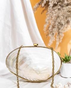 Sac à main en métal en laiton nacré unique Design de coquille artistique Sac à main de mode classique pour femmes pour apprécier un style raffiné - Product Image 2