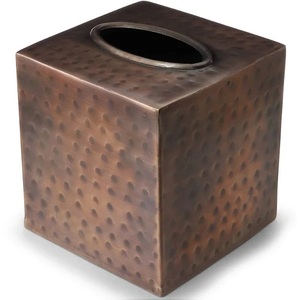 Boîte à mouchoirs en métal fini doré au design de luxe avec des matériaux de haute qualité et des tailles personnalisées - Product Image 3