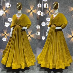 ชุดแต่งงานกำมะหยี่ดีไซเนอร์ ปักลายหนัก ประดับลูกปัด ชุดแต่งงานแบบปากีสถาน ราคาถูก ชุดออกงานยาวแบบดีไซเนอร์จากอินเดีย - Product Image 3