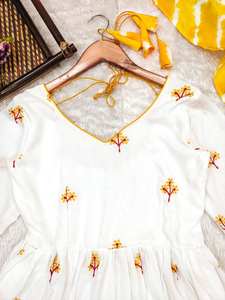 Meher Vivid Symphony Culture Timeless Bollywood Whirl Resplandeciente Tradición de mosaico Elegancia encantada para fiesta Festive Bloom - Product Image 5