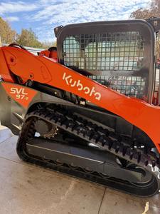 รถตักล้อยาง Kubota SVL97-2 ปี 2023 แบบ Skid Steer รับน้ำหนักได้ 9 ตัน พร้อมกระบอกไฮดรอลิก Eaton มอเตอร์หลัก แบริ่งเครื่องยนต์ ปั๊ม เกียร์ และ PLC - Product Image 3