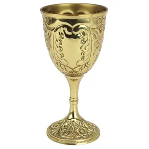 Zarif görünümlü Metal şarap kadehi gözlük altın rengi kazınmış en kaliteli Vintage renkli Goblets ile makul fiyata