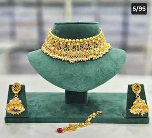 Ensemble de bijoux de mariée exclusif avec collier ras du cou de créateur Boucles d'oreilles Maang Tikka Choix parfait pour une occasion de mariage traditionnelle - Product Image 6