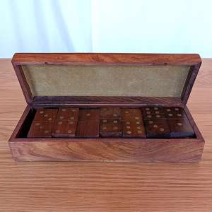 Juego de Dominó de Madera Artesanal, Ideal para la Diversión Familiar, Juego para Dos Jugadores, Fácil de Transportar, para Jugar en Interiores y Regalo para Amantes de los Juegos - Product Image 1