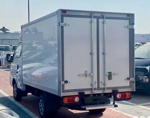 Asientos de Cuero Blancos Usados para Camioneta Refrigeradora H-100 2025, Transmisión Manual, Faros de Xenón, Motor de Gasolina, Luz de Congelador - Product Image 2