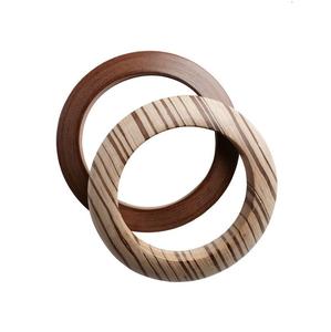Bracelets en bois écologiques et imperméables avec des matériaux naturels pour une mode durable, couleurs personnalisées et cadeaux d'affaires - Apex Align - Product Image 4