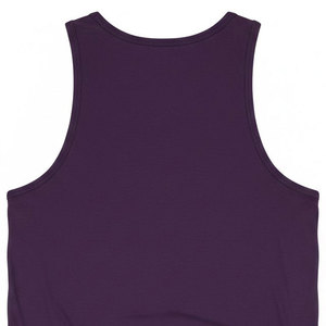 Camiseta sin mangas de microfibra personalizada y fresca con protección UV y perforaciones cortadas a láser para un flujo de aire superior en entrenamientos de verano. - Product Image 6