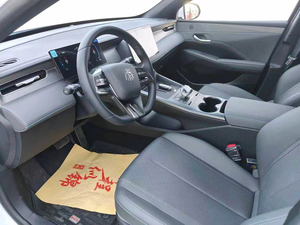 Excellent état, berline hybride EV 2025, édition conduite intelligente, autonomie de 55 km, véhicule à énergie nouvelle d'occasion en provenance de Chine - Product Image 4