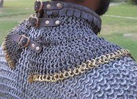 Cou de cotte de mailles médiévale Gorget en acier doux plat riveté avec rondelle anneaux à la main chaîne Mail Aventail collier armure historique