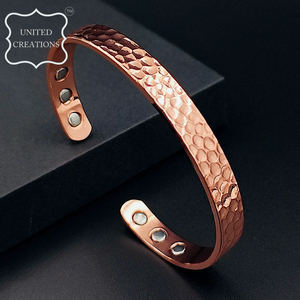 Bracelets simples en cuivre Bracelet magnétique de conception martelée promouvoir la circulation sanguine Bracelet de thérapie magnétique pour femmes hommes - Product Image 5