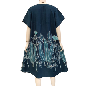 Robe longue asymétrique décontractée et modeste sans manches pour femmes en tissu rayonne par Chrysanta - Product Image 3