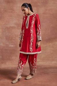 Belle broderie indienne/pakistanaise sur robe kurta & salwar avec perles de verre cristal, pierre, travail dabka pour fête @ 2024 - Product Image 2