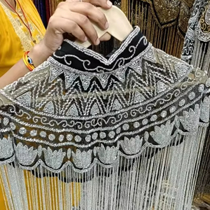 เสื้อคลุมแนวเบอร์เลสก์คอแบบติดเลื่อมปักลายสวยงามทรงตรงเงางามประดับด้วยลูกปัดมุกสำหรับงานเทศกาล - Product Image 5