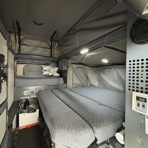 Caravane compacte tout-terrain hybride Conqueror UEV 440 Style 4x4 pour expéditions et voyages hors réseau à vendre - Product Image 6