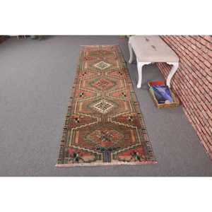 Tapis vintage 2,7 x 9,6 pieds, tapis en laine marron avec motifs de plantes et d'arbres - Product Image 1