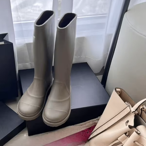 Botas de Lluvia de Goma Personalizadas para Mujer, Botas Wellington hasta la Rodilla, Estilo Chanel, Venta al Por Mayor - Product Image 2