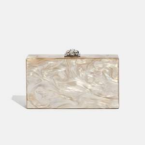 กระเป๋าคลัทช์ภาพแอบสแตรกต์รูปเรซิน - Product Image 5