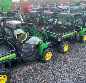 Vehículo Utilitario John Deere XUV 520 de 4 Asientos, Motor a Gasolina, Transmisión Automática, Neumáticos R16, Ruedas Verde Amarillo - Product Image 3