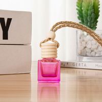 Diffuseur de voiture épais vide suspendu personnalisé bouteille en verre parfum ornements désodorisant pour rétroviseur de voiture