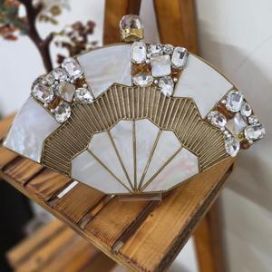 กระเป๋าคลัทช์ทองเหลืองสำหรับผู้หญิงและผู้หญิงกระเป๋าคลัทช์สำหรับงานปาร์ตี้ใช้งานได้สวยงาม - Product Image 1