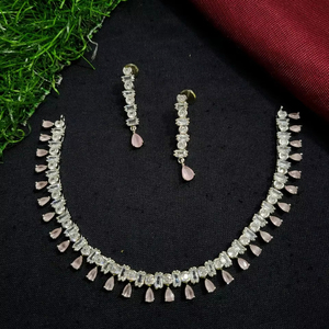 ENSEMBLE DE COLLIER DE MARIÉE EN DIAMANT AMÉRICAIN ET BOUCLES D'OREILLES CLASSIQUES ET DE HAUTE QUALITÉ ENSEMBLE DE BIJOUX DE MARIAGE POUR FEMMES DE STYLE CLASSIQUE - Product Image 1