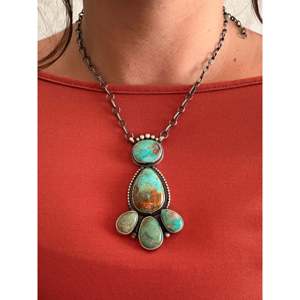 Collier superposé tendance Timothy Yazzie Evans, turquoise et argent sterling, design en grappe - Product Image 3