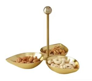 Moderno Plato de Servir Chocolates de Aluminio Hecho a Mano con 3 Compartimentos, Forma Personalizada, para Servir Frutos Secos en Fiestas - Product Image 1