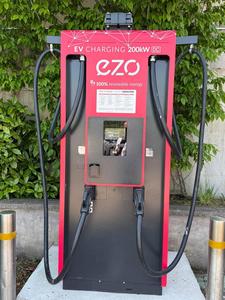 200kW สถานีชาร์จ DC EV ปืนคู่ CCS2 CCS1 chademo gbt ocpp 4G RFID หน้าจอสัมผัสที่ชาร์จกลางแจ้ง - Product Image 1