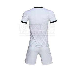 Uniforme de fútbol de tela suave diseño personalizado ajuste cómodo - Product Image 2