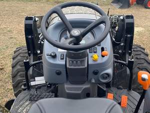 Tracteur agricole LS Gamekeeper 50HP 4x4 avec chargeur frontal, pompe moteur et boîte de vitesses robuste - Haute productivité - Product Image 6