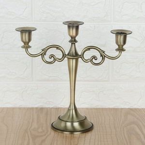 Candélabre élégant en métal argenté avec gouttelettes de cristal pour la décoration de la maison de luxe et la célébration de mariage - Product Image 3