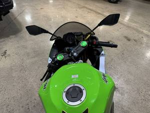 Magnifique <span class=keywords><strong>moto</strong></span> sportive Kawasaki <span class=keywords><strong>Ninja</strong></span> <span class=keywords><strong>ZX</strong></span>-6R 30e anniversaire 2026, prête à être expédiée dans le monde entier - Product Image 5