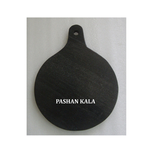 Planche à découper noire naturelle de forme ronde avec la coupe de légumes utilisée de qualité supérieure dans l'hôtel et le restaurant - Product Image 1