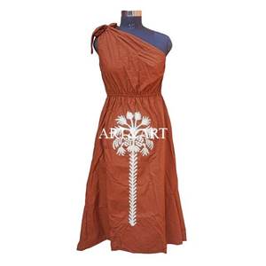 Robe décontractée mi-longue de style A, à imprimé floral brodé Suzani, de haute qualité et durable, taille unique pour filles, sans manches, col carré - Product Image 1