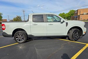 Ford Maverick Lariat 2022, boîte automatique, titre propre, sans accident, faible kilométrage, prêt pour l'expédition - Product Image 2