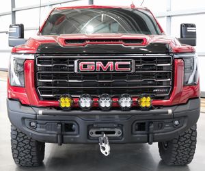 GMC Sierra 2500 HD AT4X 2024 de bajo consumo, sin reserva, Duramax Turbodiesel V8, 4WD, Rojo Volcánico, Altamente Equipado - Product Image 1