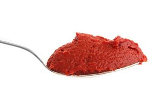 Großhandel 28-30% doppelt konzentrierte Tomaten paste in Dosen/Ketchup-Beutel in Groß verpackung Halal-zertifiziert 2200g Gewicht - Product Image 5