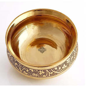 Vajilla de Latón de Diseño Artesanal con Patrón Vegetal Tradicional en Relieve - Product Image 6