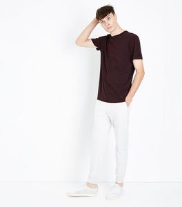 เสื้อยืดผู้ชายแขนสั้นสีขาวพิมพ์ลายการ์ตูนถักนิตติ้งแบบลำลอง พร้อมป้ายโลโก้ผ้าฝ้ายสั่งทำพิเศษสำหรับ OEM - Product Image 1