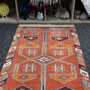 Petit tapis vintage écologique 3,2x10,7 pieds, patchwork orange et gris en laine avec envers en latex - Product Image 4